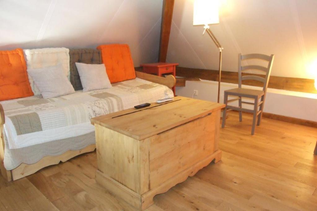 Les Pins - Maison Avec Parking Ferme Et Jardin Commun Au Calme Saint-Prix  Exterior photo
